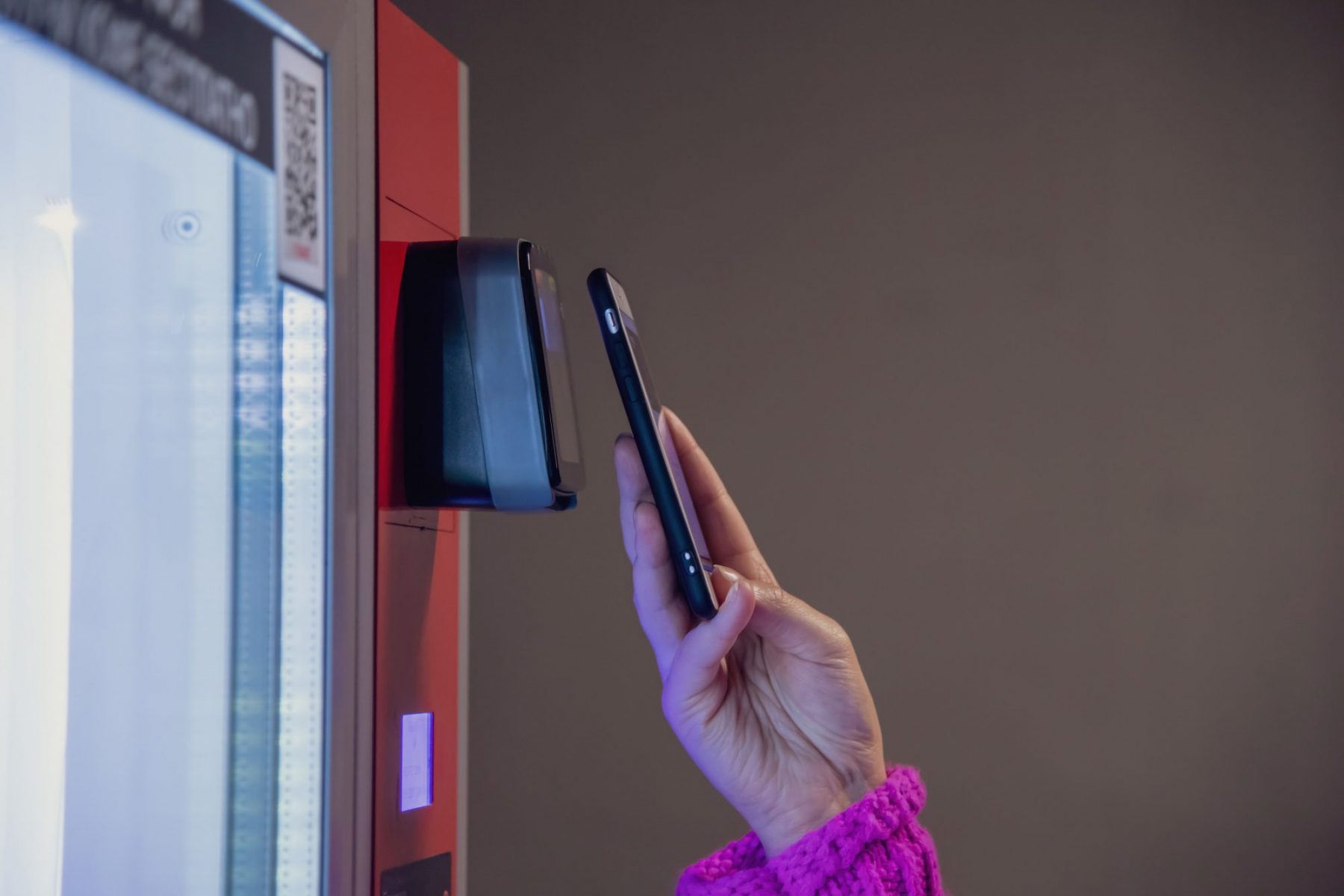 Lincoln Self Check-Out Refreshment Kiosk | Eco-Friendly Practices | Remote Monitoring Technology